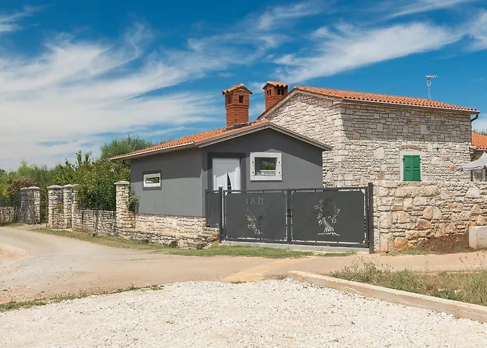 Cozy Home In Umag With Wifi